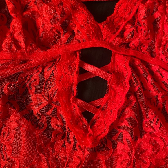 Lingerie - Picture 2 of 5